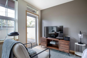 Wallingford studio w pets wd nr 99 I-5 SEA-563